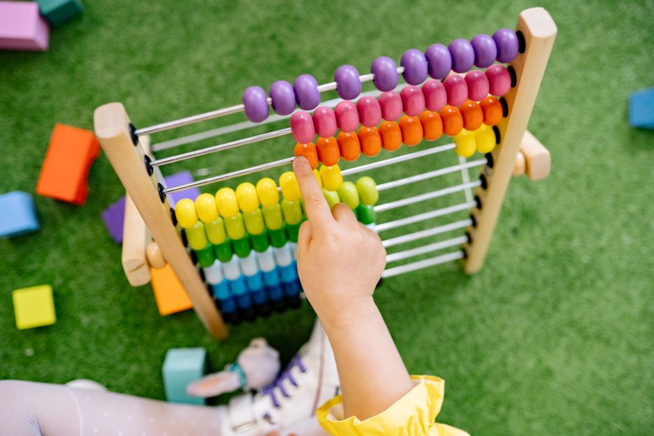Berhitung Jadi Menyenangkan: Begini Cara Bintang Junior Mengajarkan Matematika Dasar pada Anak
