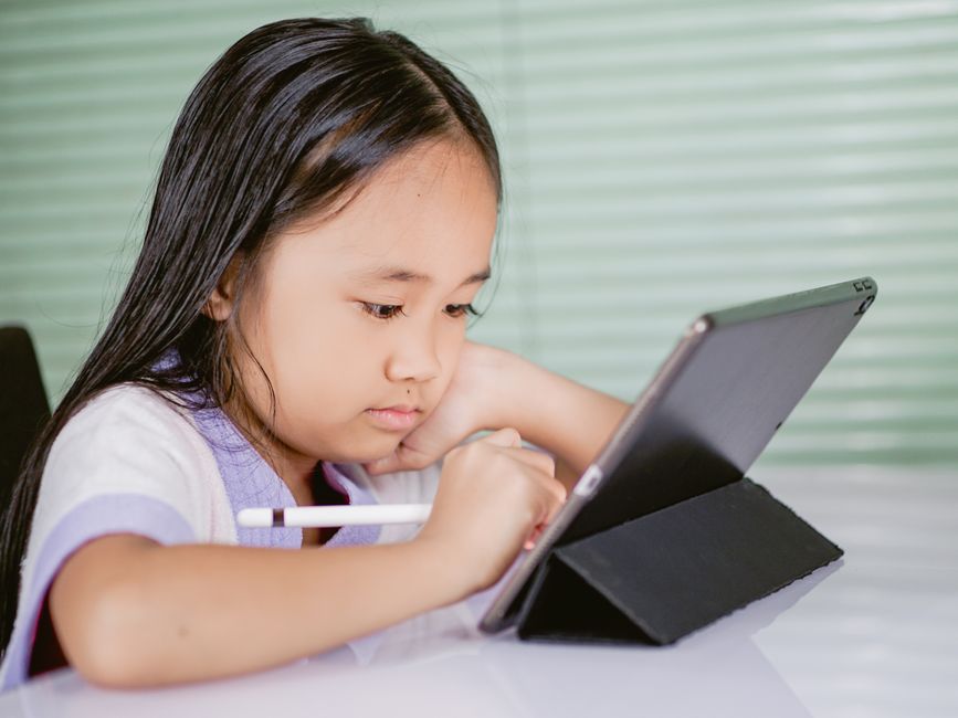 Anak Lebih Suka Gadget daripada Buku? Begini Bintang Junior Mengubah Layar Jadi Teman Belajar Calistung