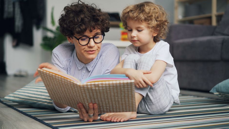 Terlalu Cepat Membantu Saat Anak Belajar? Kenali Kebiasaan yang Membuat Si Kecil Menunggu Jawaban